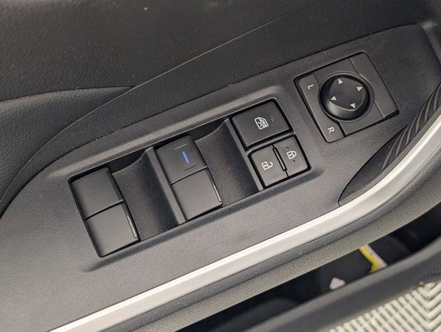 Used 2022 Toyota RAV4 LE image 11