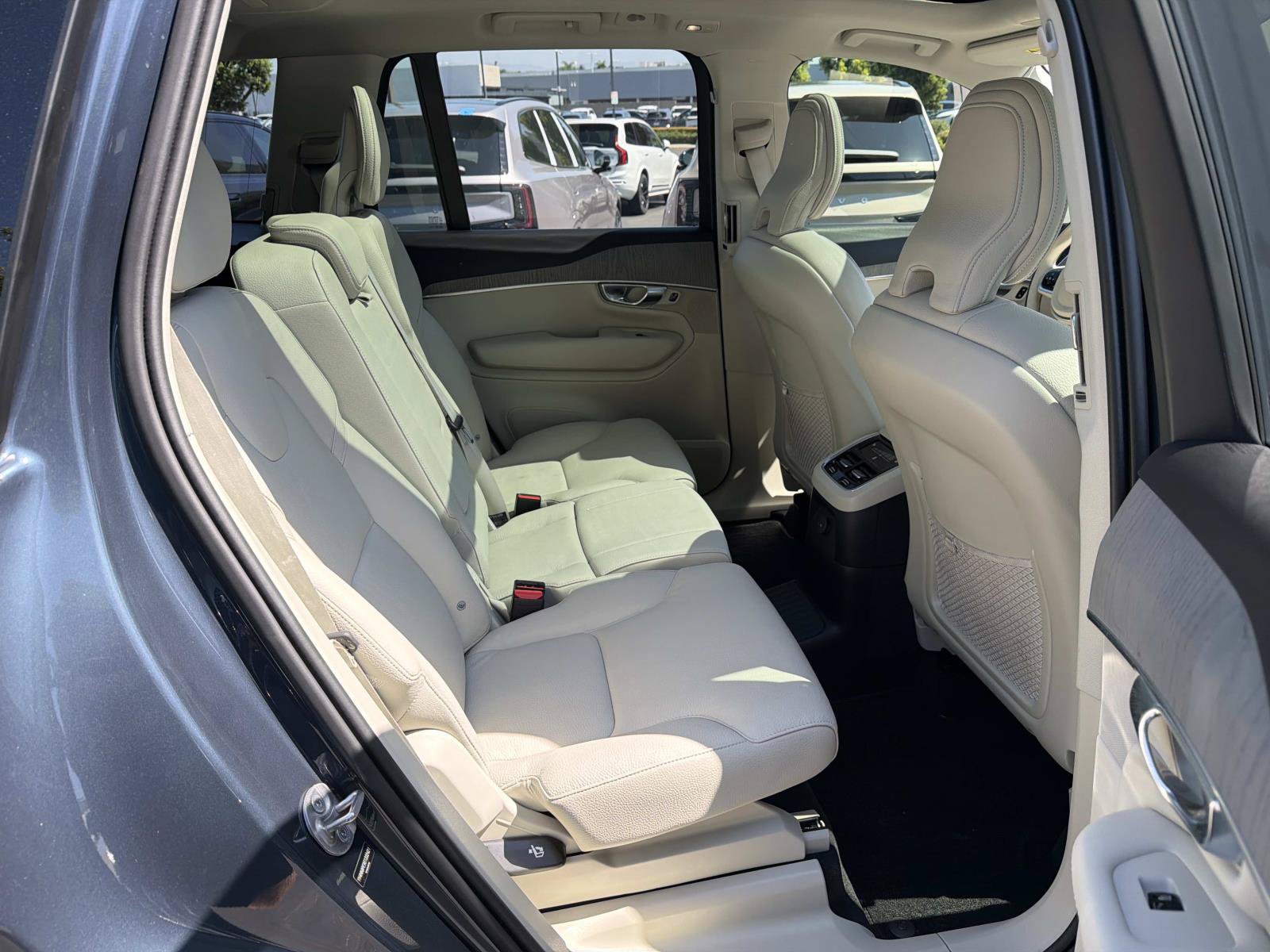 Certified 2025 Volvo XC90 T8 Plus w/ Protection Package Premier AWD/4WD image 25