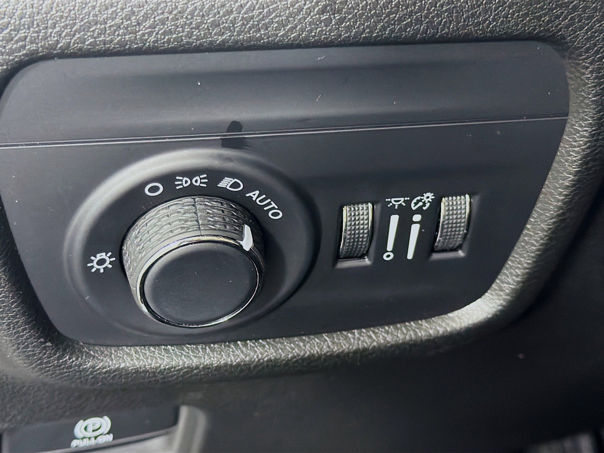 Used 2024 Jeep Grand Cherokee Laredo image 11