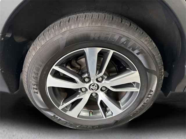 Used 2018 Toyota RAV4 XLE image 39