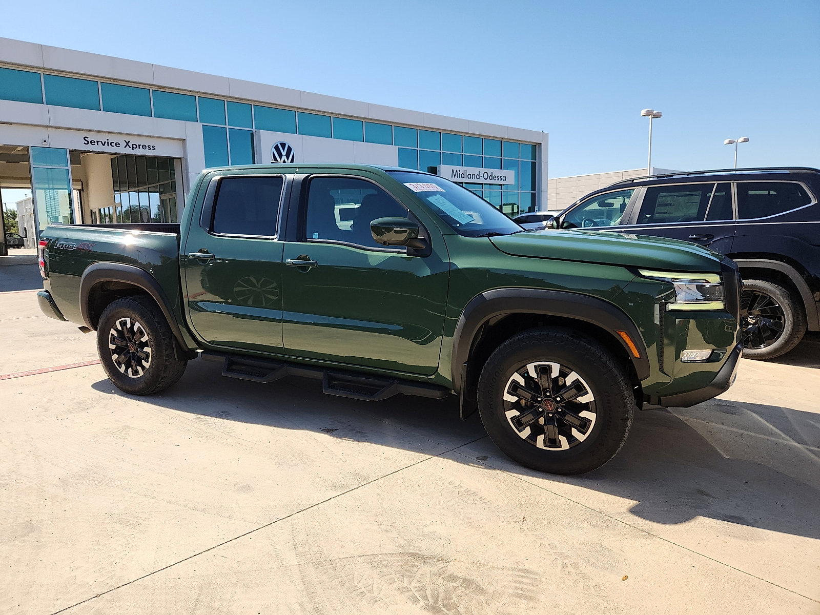 Used 2022 Nissan Frontier PRO-4X AWD/4WD image 8