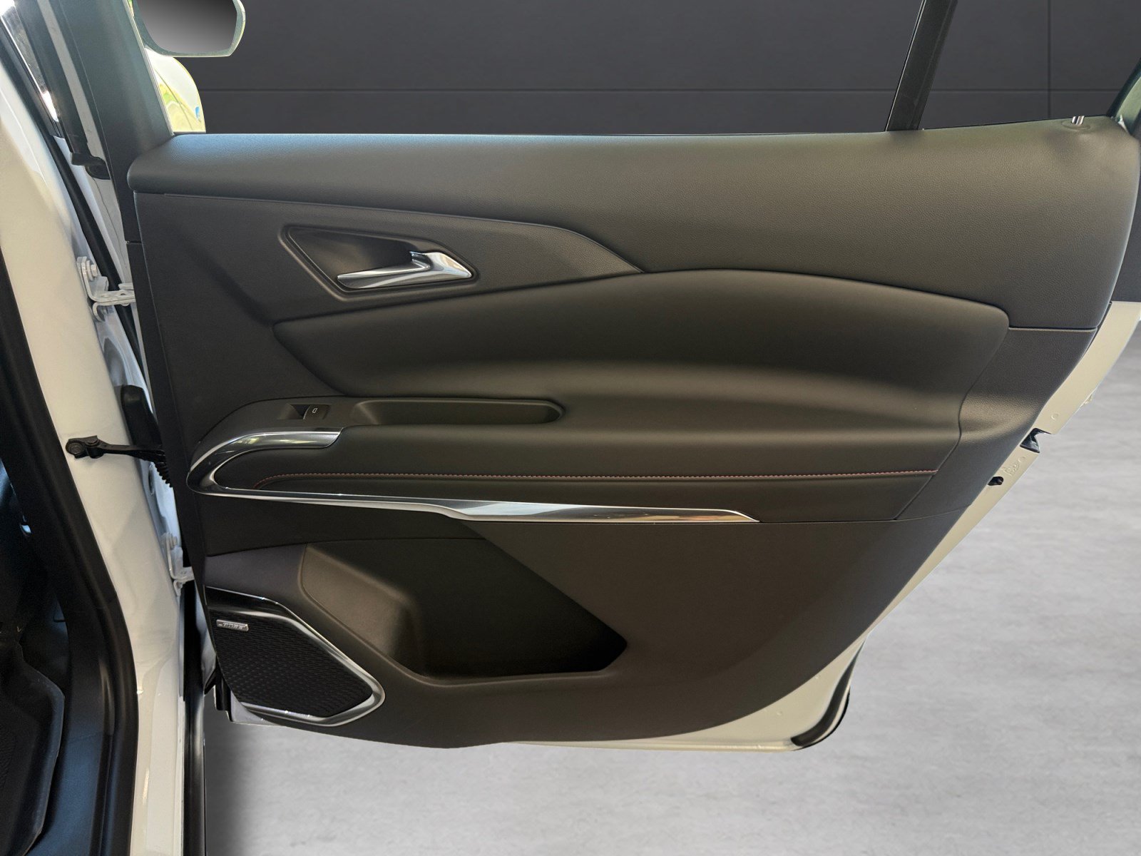 New 2027 Chevrolet Traverse RS w/ LPO, Floor Liner Package FWD image 16