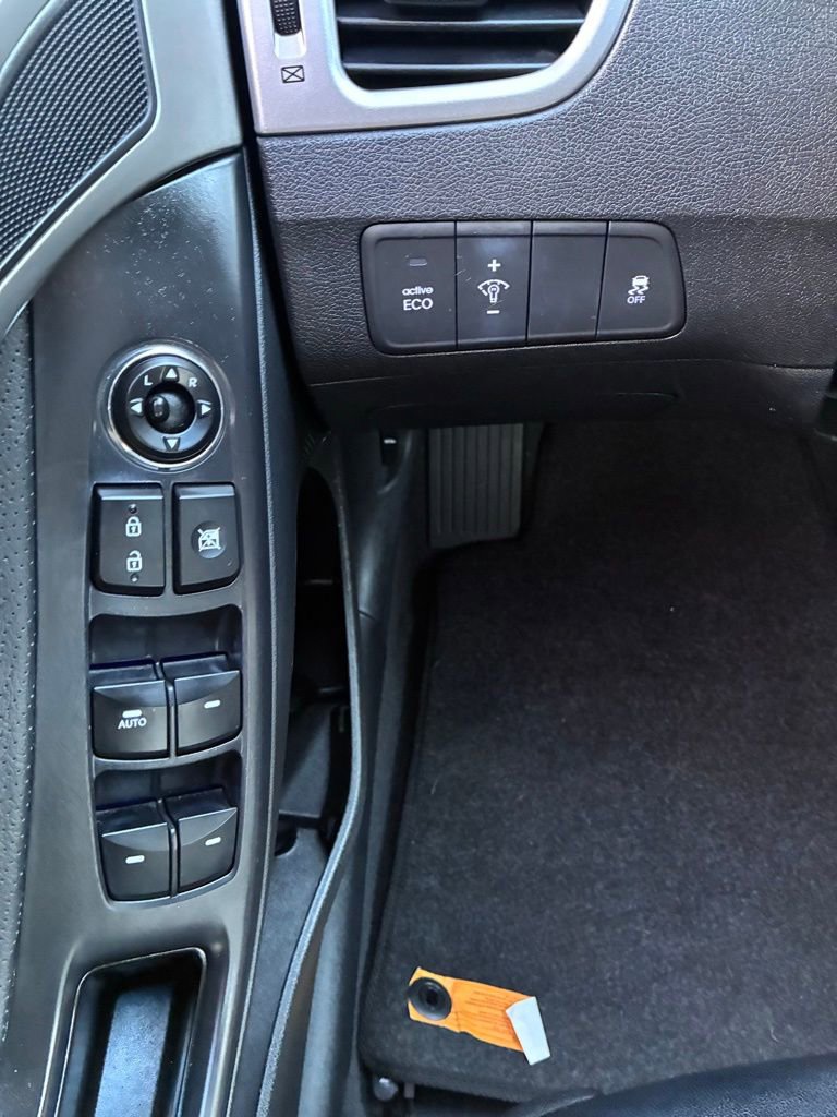 Used 2013 Hyundai Elantra Limited FWD image 22