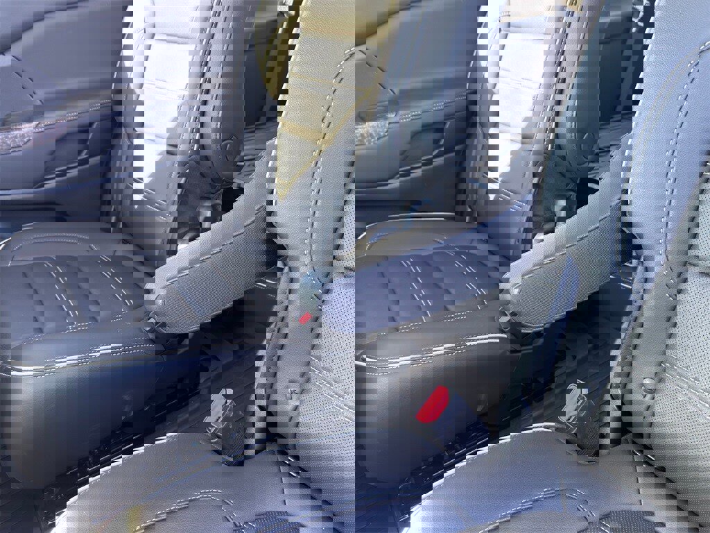 Used 2023 GMC Acadia Denali w/ Denali Ultimate Package image 32