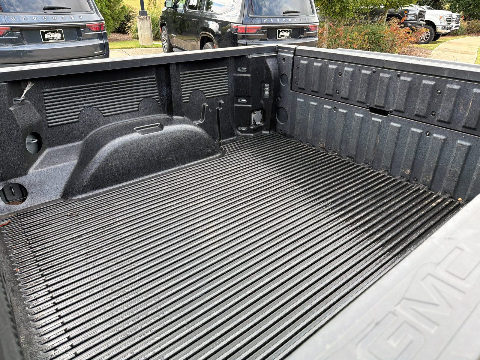 Used 2025 GMC Sierra 1500 SLT AWD/4WD image 22