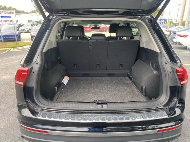 Used 2024 Volkswagen Tiguan SE w/ Panoramic Sunroof Package AWD/4WD image 12