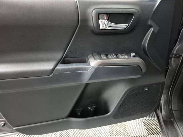 Used 2016 Toyota Tacoma TRD Sport AWD/4WD image 13