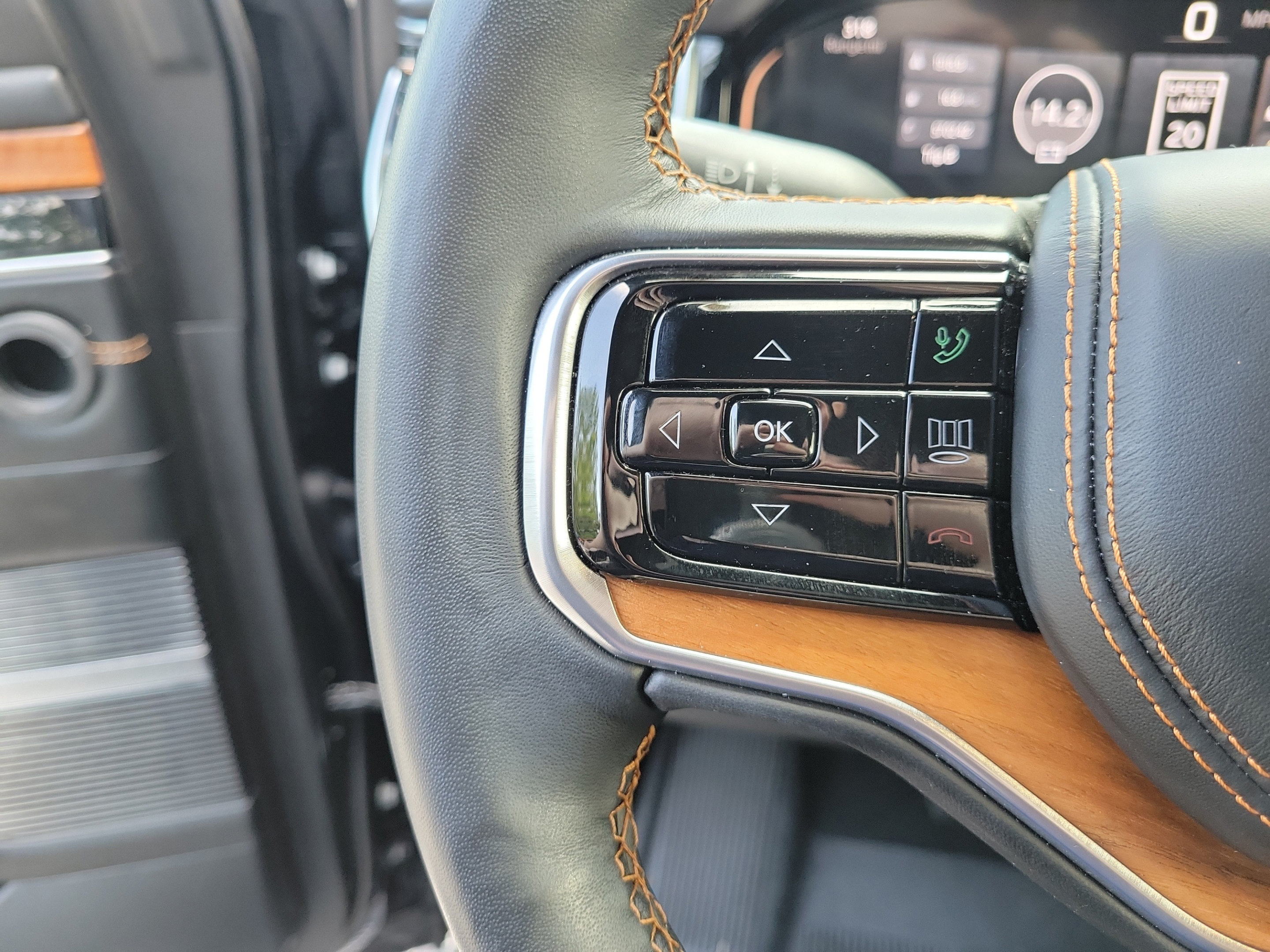 Certified 2024 Jeep Grand Wagoneer Series III AWD/4WD image 24