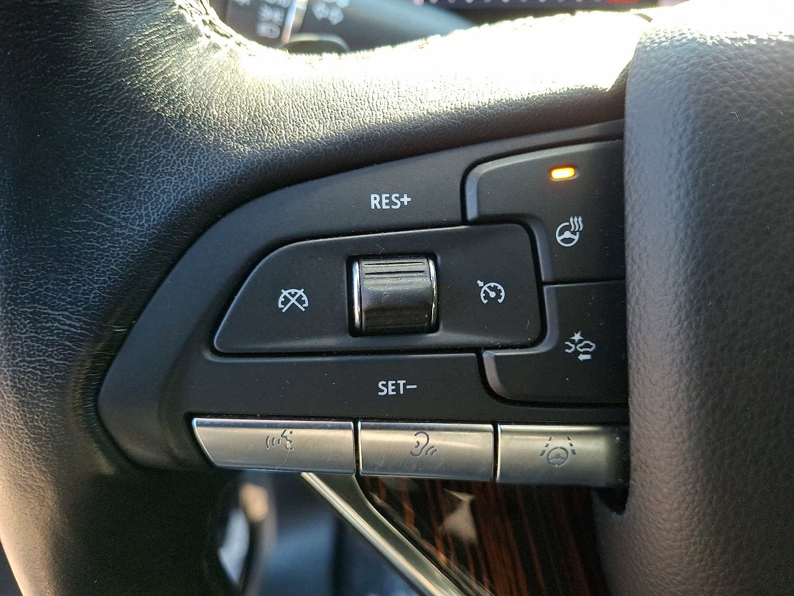 Used 2023 Cadillac Escalade Premium Luxury image 24