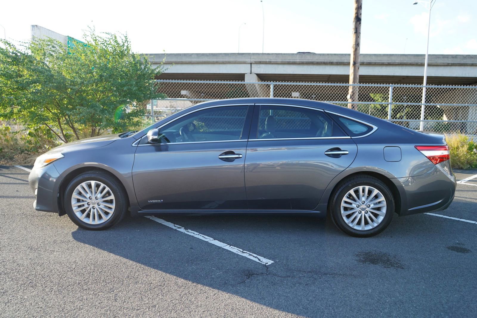 Used 2014 Toyota Avalon Limited FWD image 2