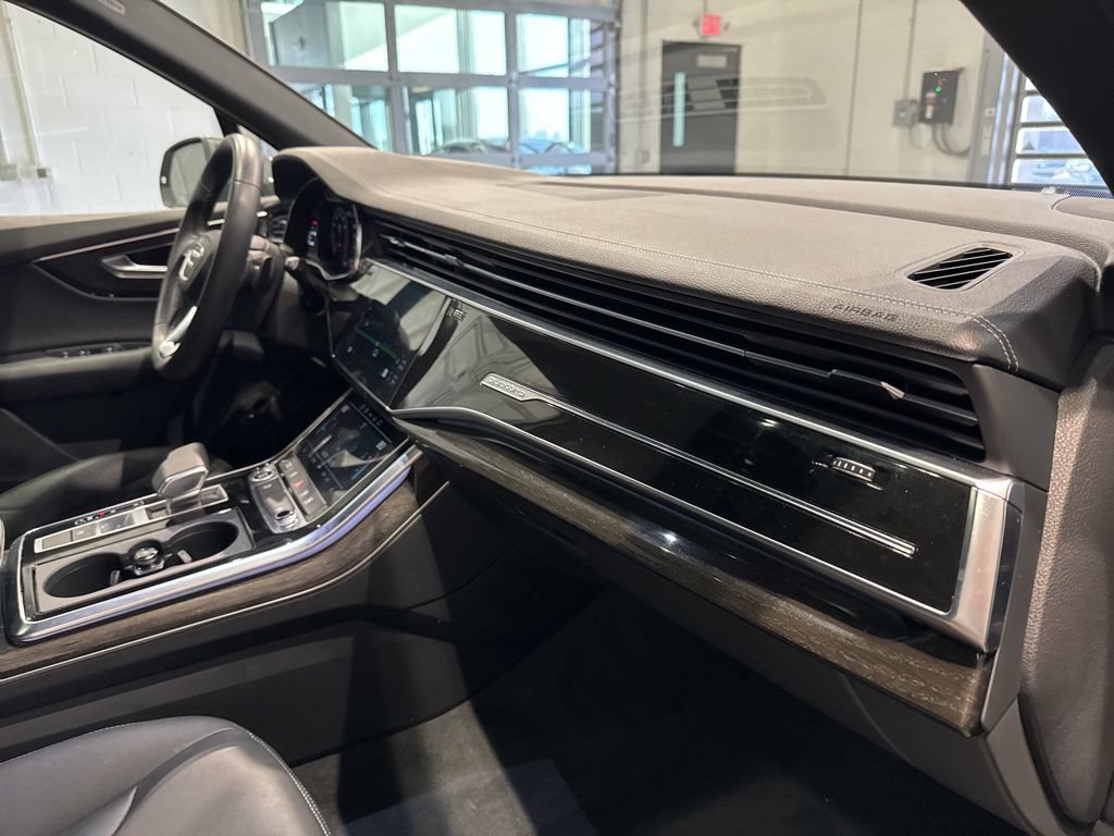 Used 2025 Audi Q7 2.0T Premium w/ Convenience Package AWD/4WD image 44