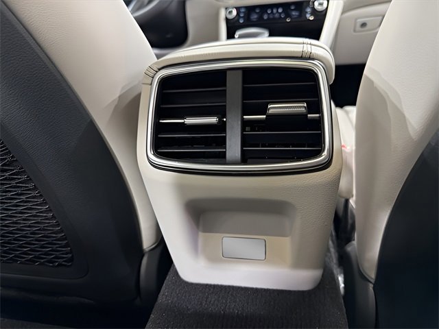 Used 2025 Genesis G70 2.5T image 33