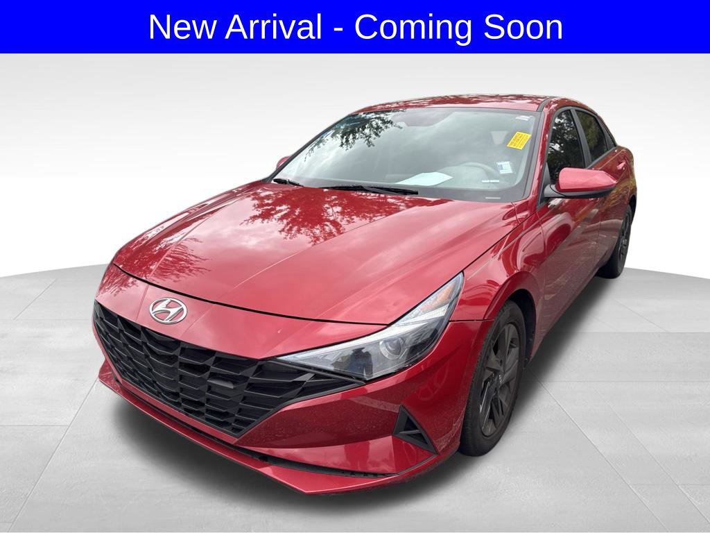 Used 2023 Hyundai Elantra SEL w/ Preferred Accessory Package FWD image 2