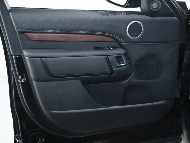 Used 2024 Land Rover Discovery Dynamic SE image 31