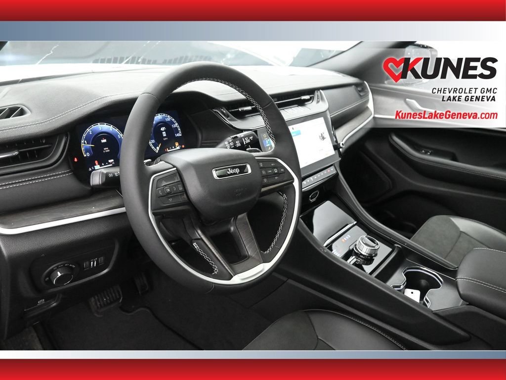Used 2026 Jeep Grand Cherokee Altitude AWD/4WD image 17