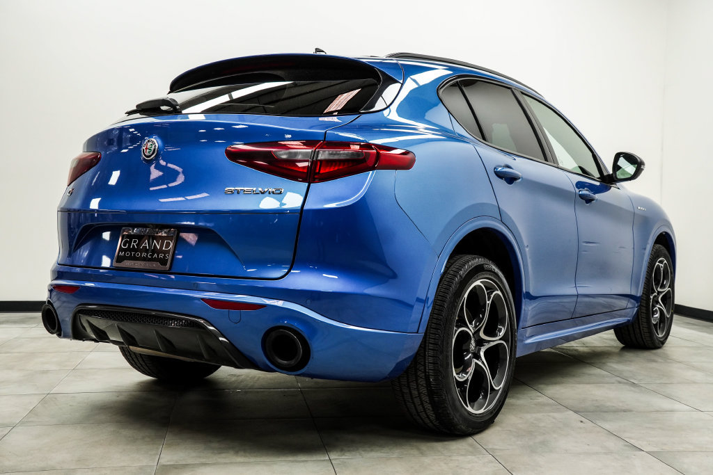 Used 2023 Alfa Romeo Stelvio Veloce AWD/4WD image 13