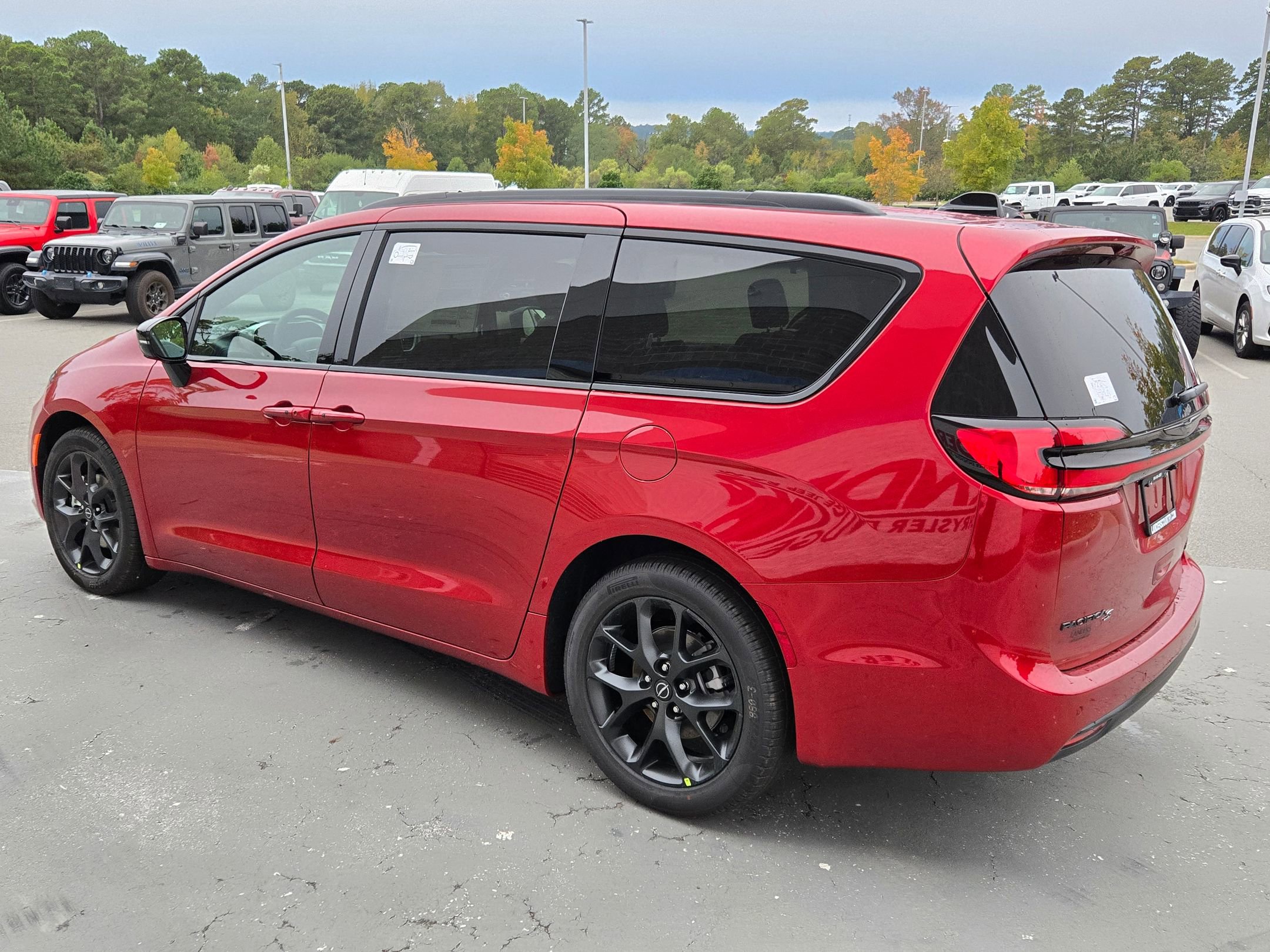 New 2026 Chrysler Pacifica Limited image 5