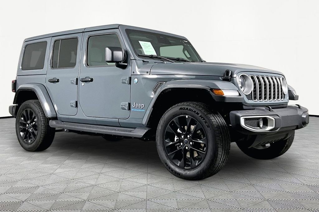 Used 2025 Jeep Wrangler Unlimited Sahara AWD/4WD image 3