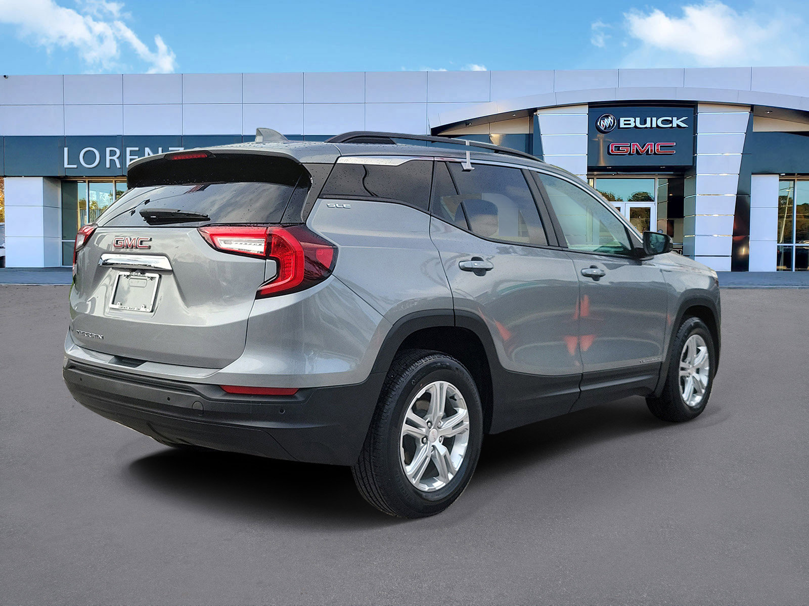 Used 2023 GMC Terrain SLE w/ Driver Convenience Package image 4