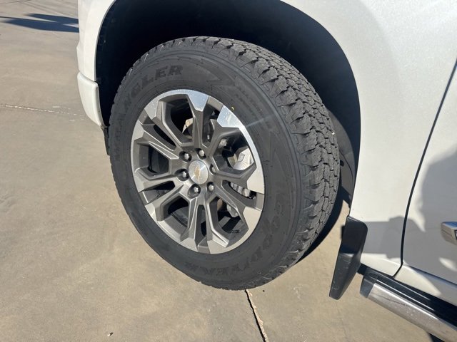 Used 2023 Chevrolet Silverado 1500 High Country w/ Technology Package image 8