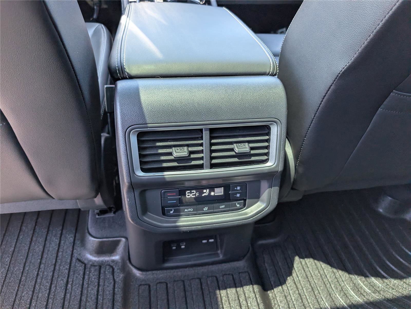 Used 2024 Volkswagen Atlas SEL AWD/4WD image 21