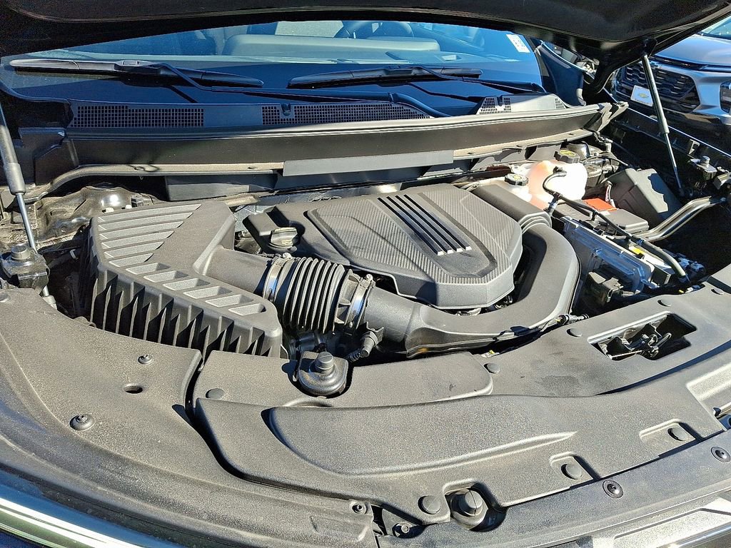 Used 2025 Chevrolet Traverse LT w/ Midnight/Sport Edition image 29