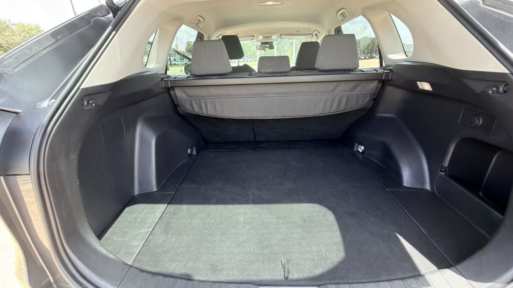 Used 2025 Toyota RAV4 XLE FWD image 28