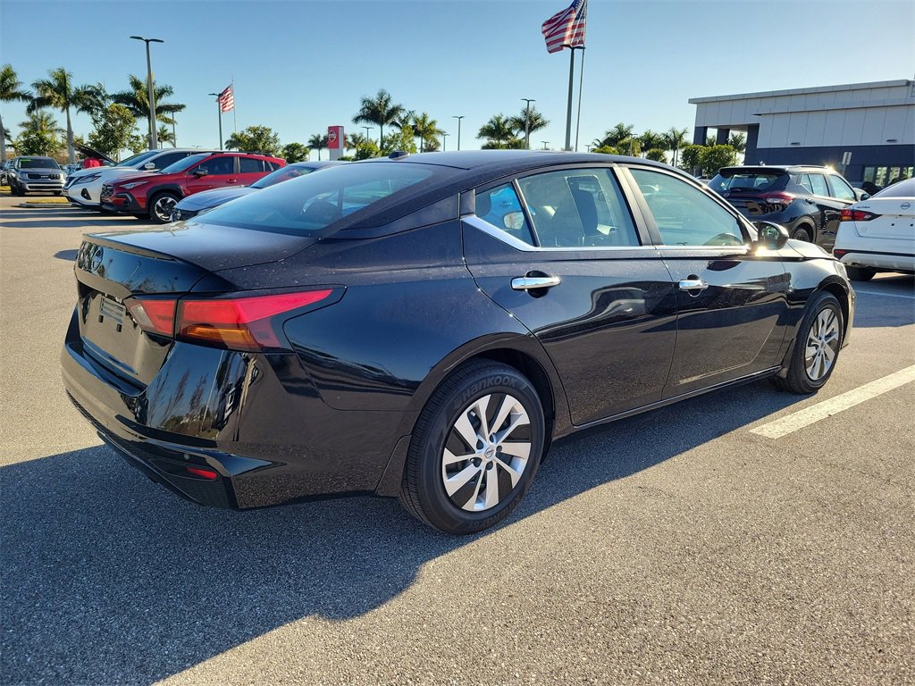 Used 2025 Nissan Altima 2.5 S image 4