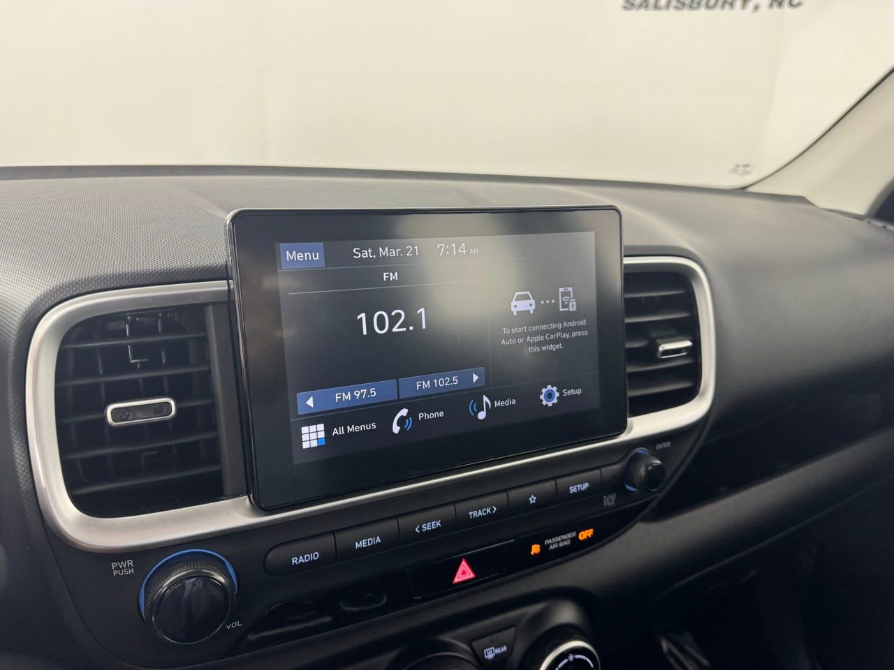 Used 2025 Hyundai Venue SEL image 14