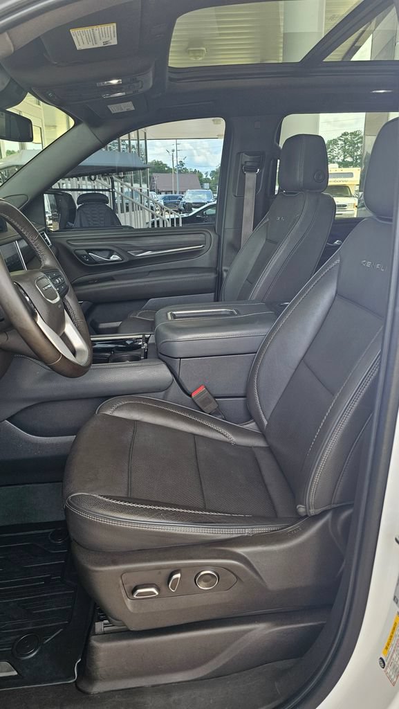 Used 2023 GMC Yukon Denali RWD image 5