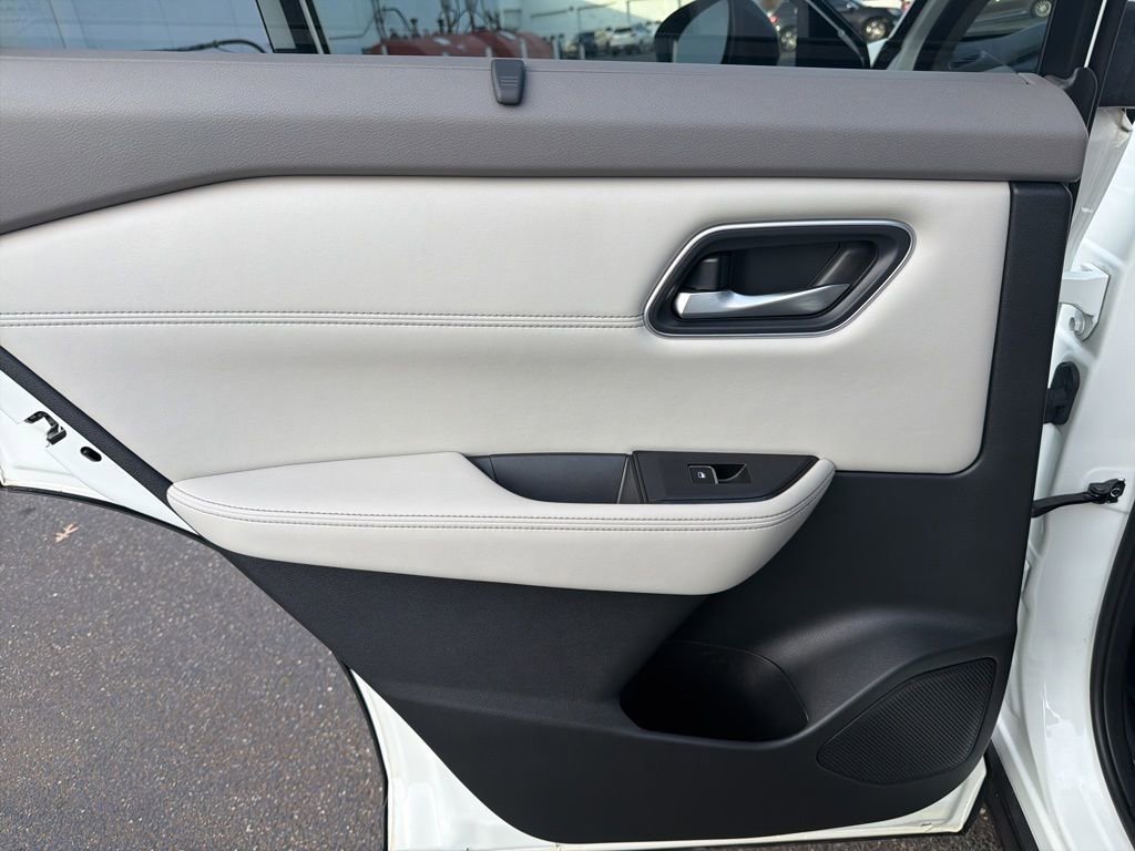 Used 2021 Nissan Rogue SL image 22