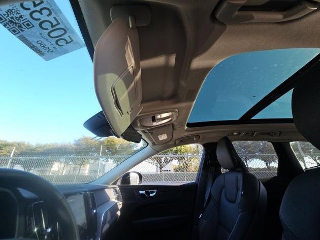 Used 2025 Volvo XC60 B5 Plus image 13