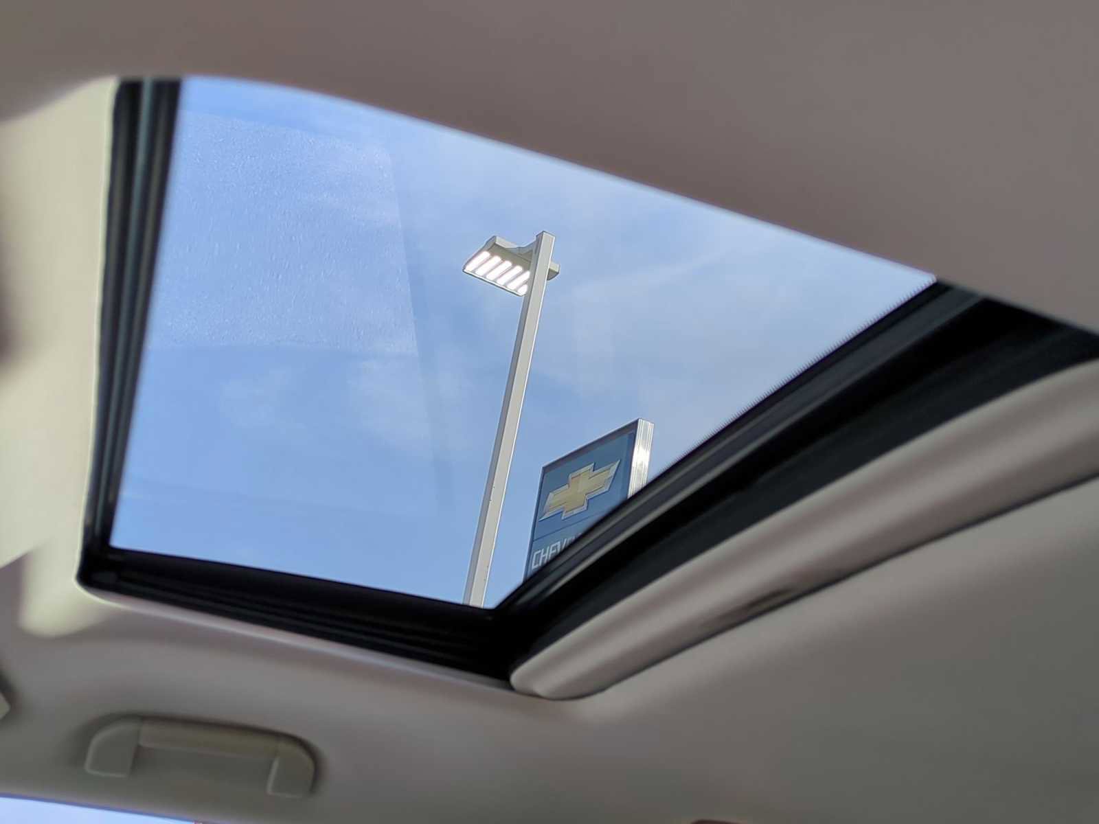 Used 2022 Nissan Armada SL w/ Captain's Chairs Package image 19