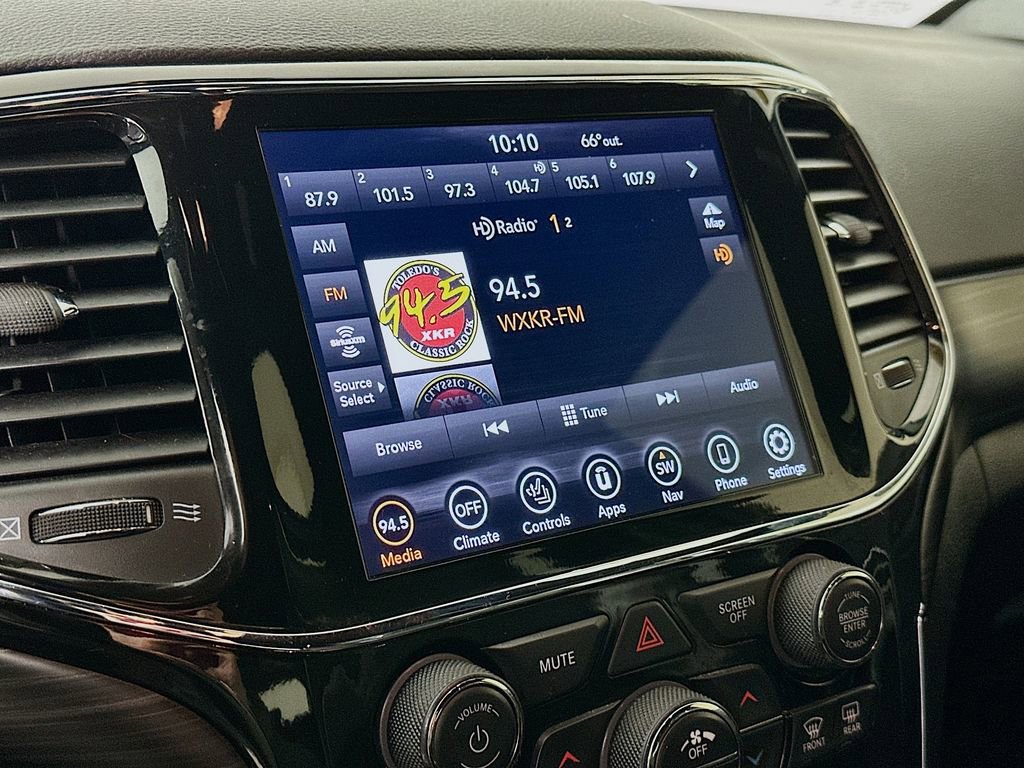 Certified 2022 Jeep Grand Cherokee Laredo X image 25