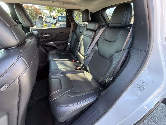 Used 2019 Jeep Cherokee Latitude Plus w/ Comfort/Convenience Group AWD/4WD image 9