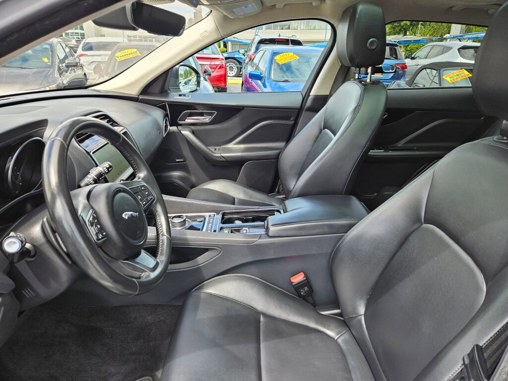 Used 2020 Jaguar F-PACE Premium AWD/4WD image 17