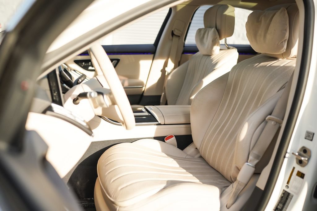 Used 2022 Mercedes-Benz S 500 4MATIC w/ AMG Line Package image 22