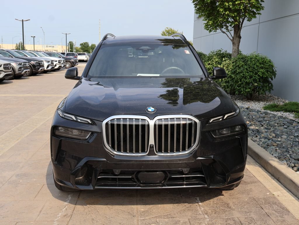 Used 2026 BMW X7 xDrive40i w/ Executive Package AWD/4WD image 3