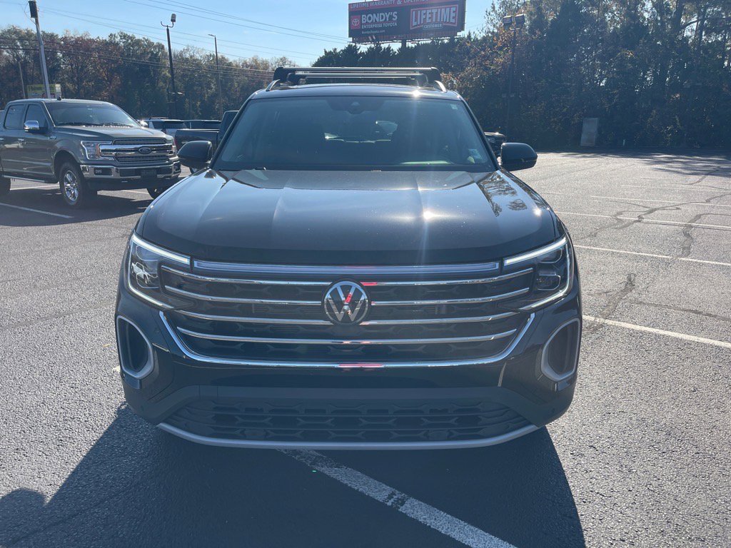 Used 2025 Volkswagen Atlas SE image 2