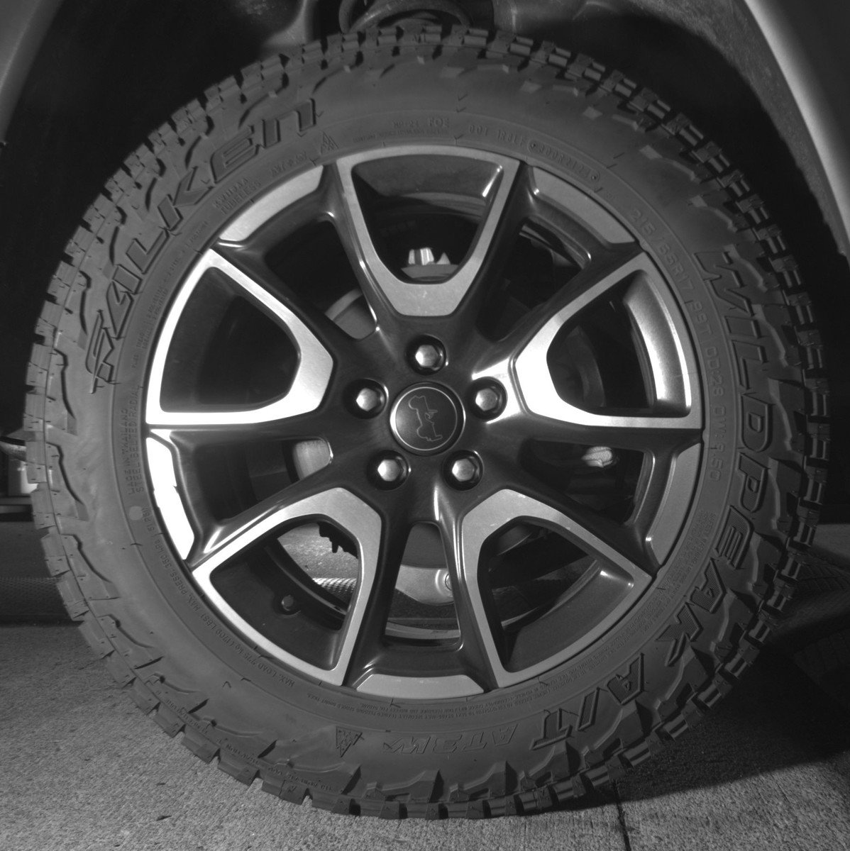 Used 2025 Jeep Compass Trailhawk AWD/4WD image 15