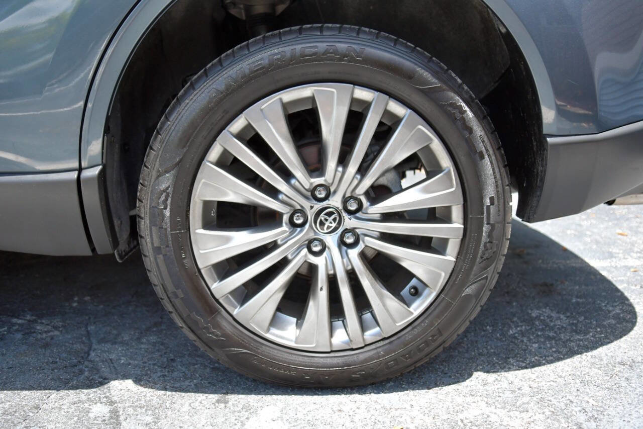 Used 2021 Toyota Venza XLE w/ Softex Package image 8