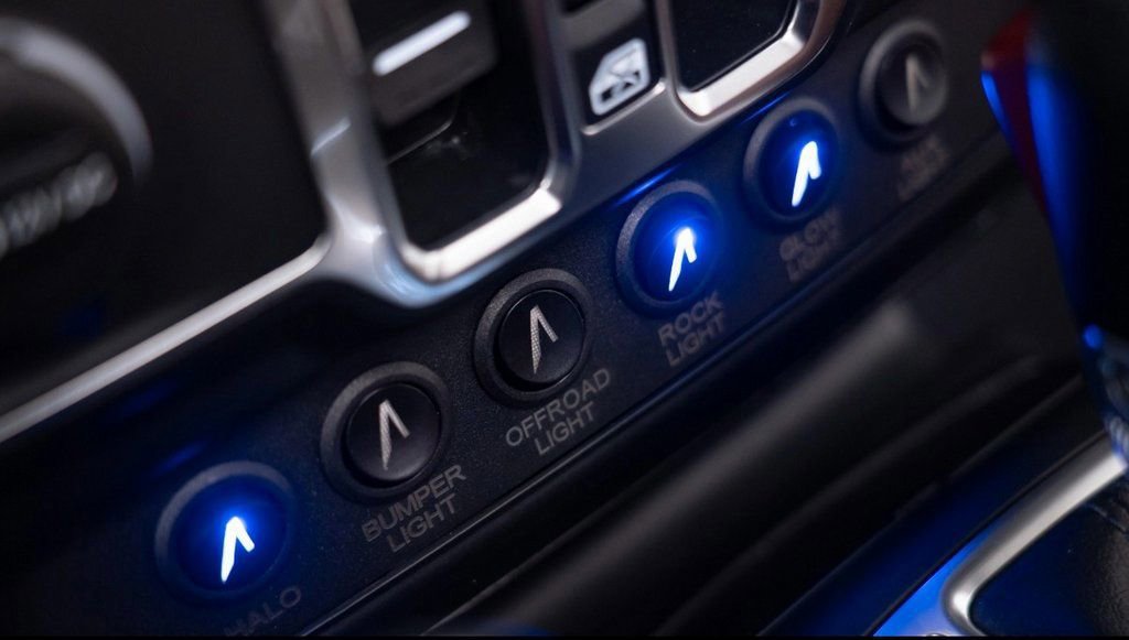 Used 2025 Jeep Wrangler Sport image 34