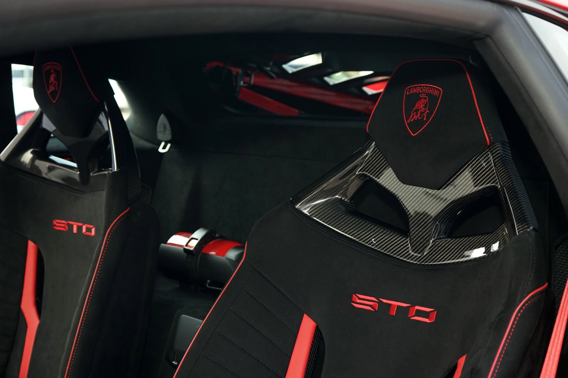 Used 2023 Lamborghini Huracan STO image 31