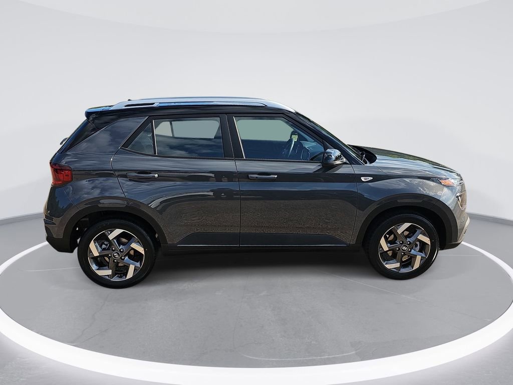 New 2026 Hyundai Venue SEL FWD image 4