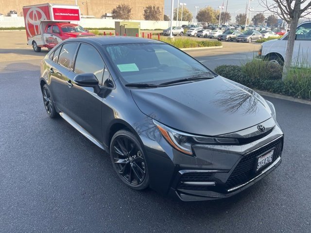 Used 2022 Toyota Corolla SE image 3