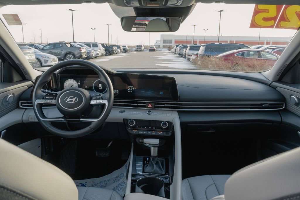 Certified 2025 Hyundai Elantra Limited image 15