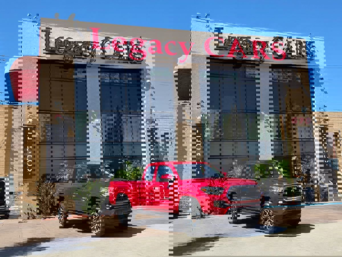 Used 2016 Toyota Tacoma SR5 RWD image 2