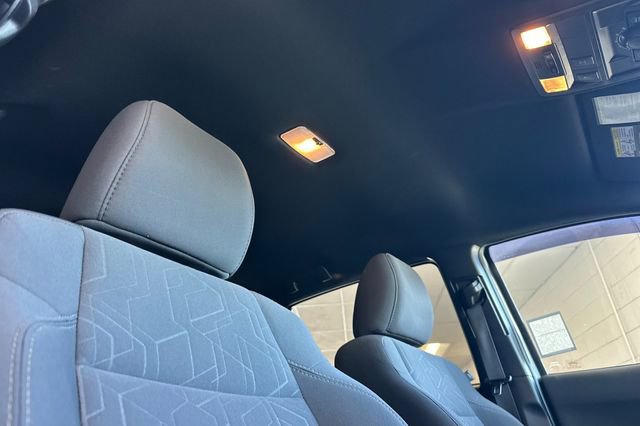 Used 2018 Toyota Tacoma TRD Off-Road w/ Technology Package AWD/4WD image 18