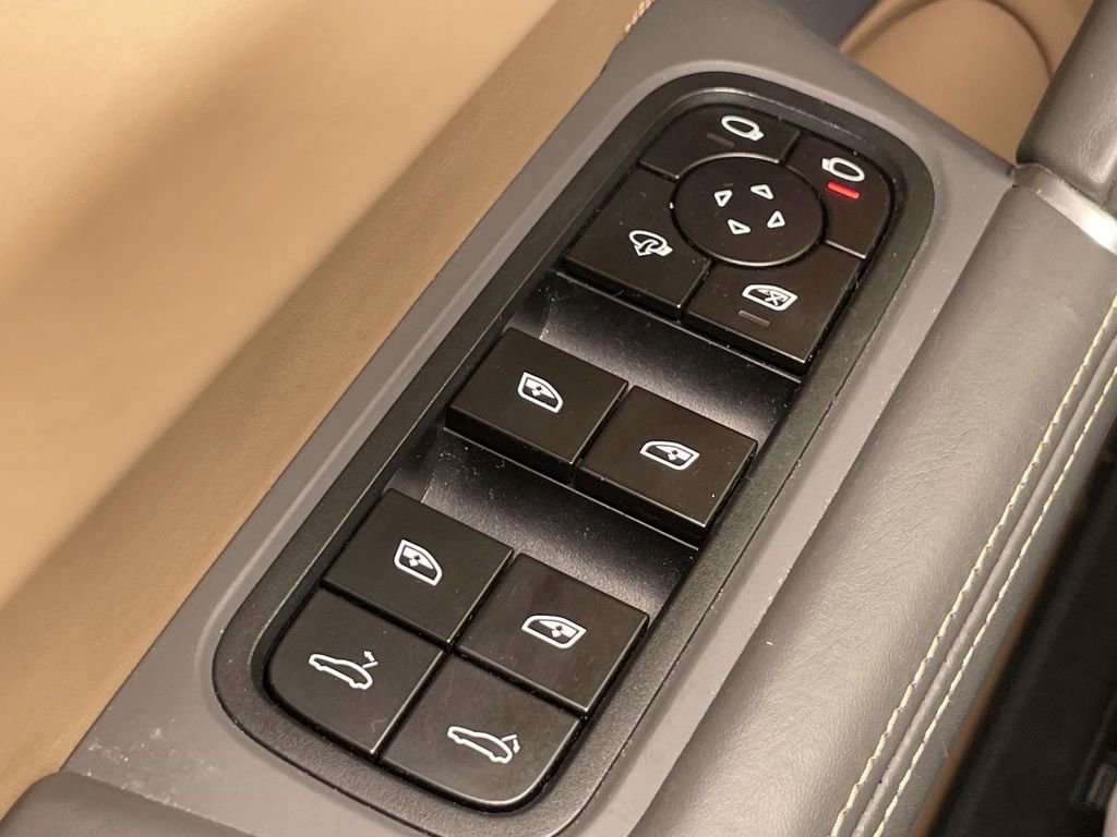 Used 2023 Porsche Cayenne Platinum Edition AWD/4WD image 31