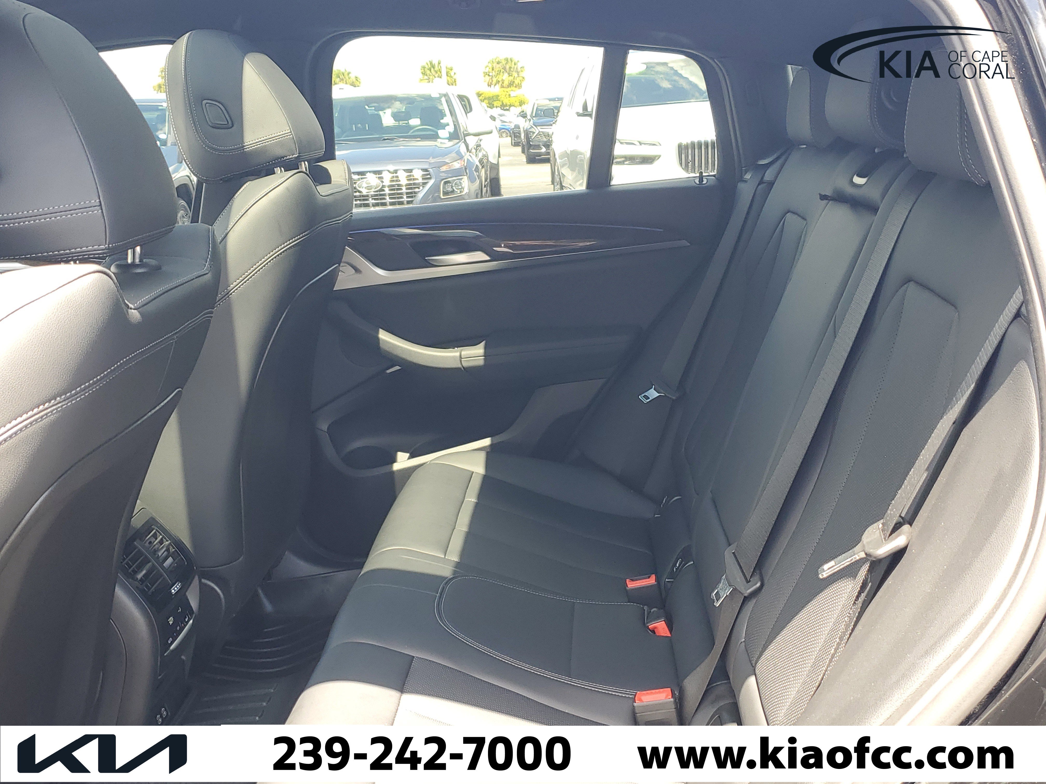 Used 2025 BMW X4 xDrive30i AWD/4WD image 11